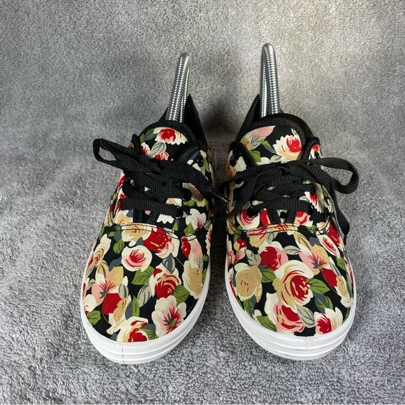 New Shoes Women’s Size 7 Lace Up GrannyCore Sneakers Floral Flats‎ - Picture 2 of 10